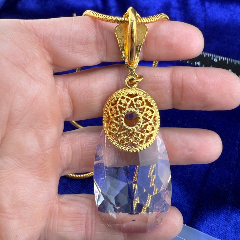 Faceted Glass Pendant Signed Casual Corner Necklace Gold Tone 30”
